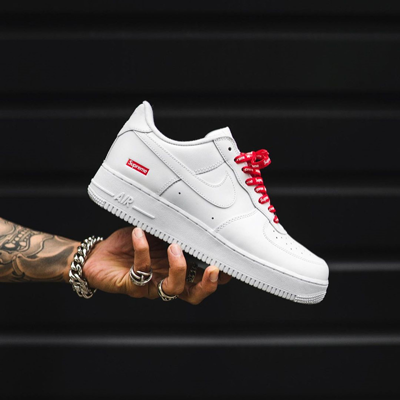 ☆人気☆【SUPREME×NIKE AIR FORCE 1 LOW】送料無料★送関込★激レア確定！世界が欲しがるプレミアムな一足♪