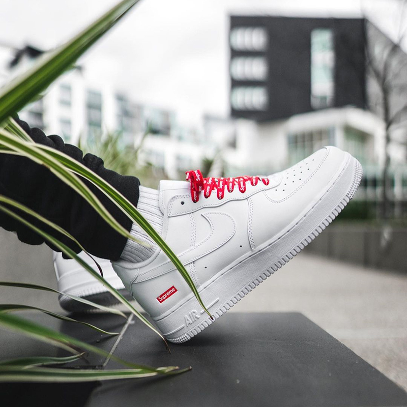 ☆人気☆【SUPREME×NIKE AIR FORCE 1 LOW】送料無料★送関込★激レア確定！世界が欲しがるプレミアムな一足♪
