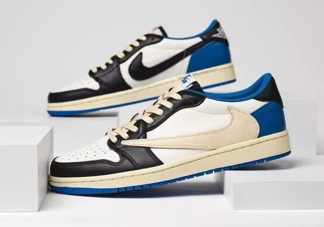 トラビススコットxナイキエアジョーダン1 ローカット「ミリタリーブルー」Travis Scott x Nike Air Jordan 1 Low 