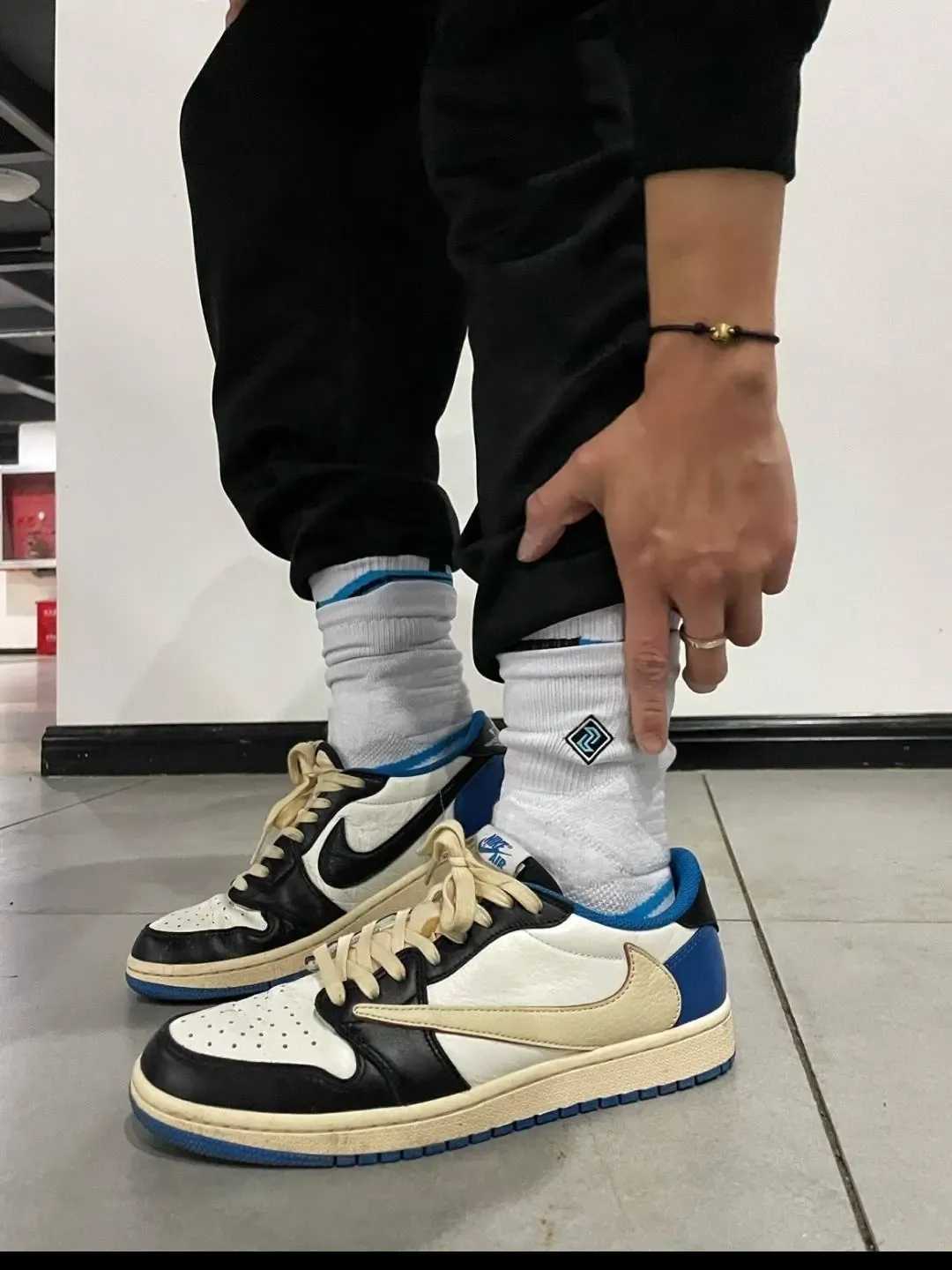 トラビススコットxナイキエアジョーダン1 ローカット「ミリタリーブルー」Travis Scott x Nike Air Jordan 1 Low 