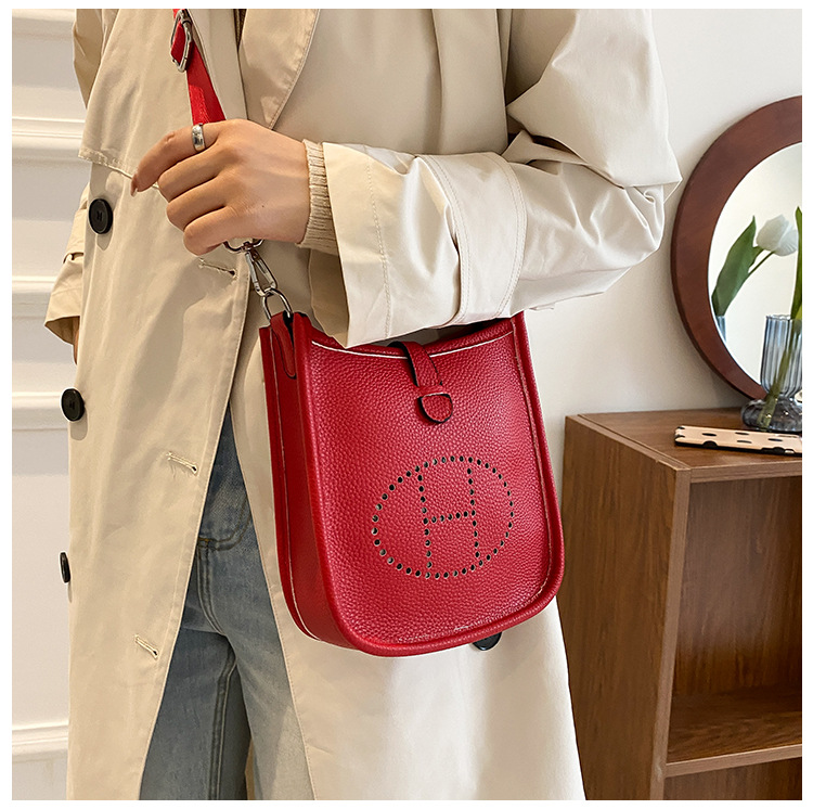 限定30個！売り切れ次第終わり！【Hermes|公式サイトは正規品】「STORY」雑誌掲載高垣麗子さんの愛用しているエルメスの大人気新作“Évelyne”バッグを入手