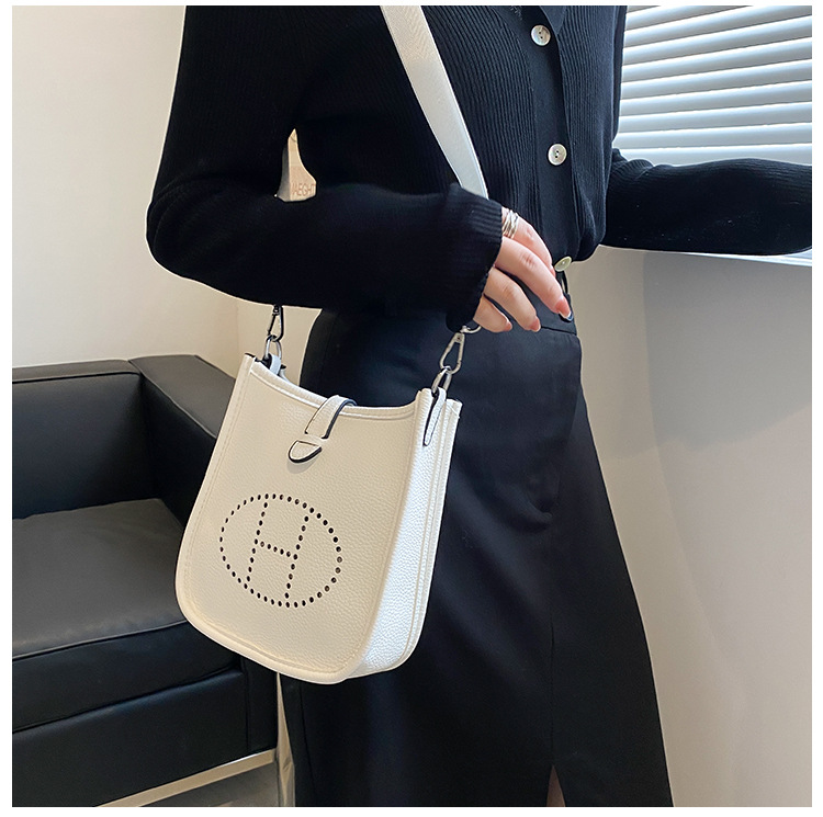 限定30個！売り切れ次第終わり！【Hermes|公式サイトは正規品】「STORY」雑誌掲載高垣麗子さんの愛用しているエルメスの大人気新作“Évelyne”バッグを入手