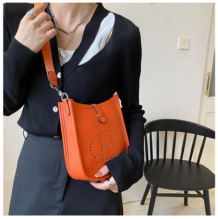 限定30個！売り切れ次第終わり！【Hermes|公式サイトは正規品】「STORY」雑誌掲載高垣麗子さんの愛用しているエルメスの大人気新作“Évelyne”バッグを入手