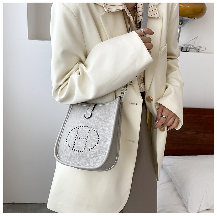 限定30個！売り切れ次第終わり！【Hermes|公式サイトは正規品】「STORY」雑誌掲載高垣麗子さんの愛用しているエルメスの大人気新作“Évelyne”バッグを入手