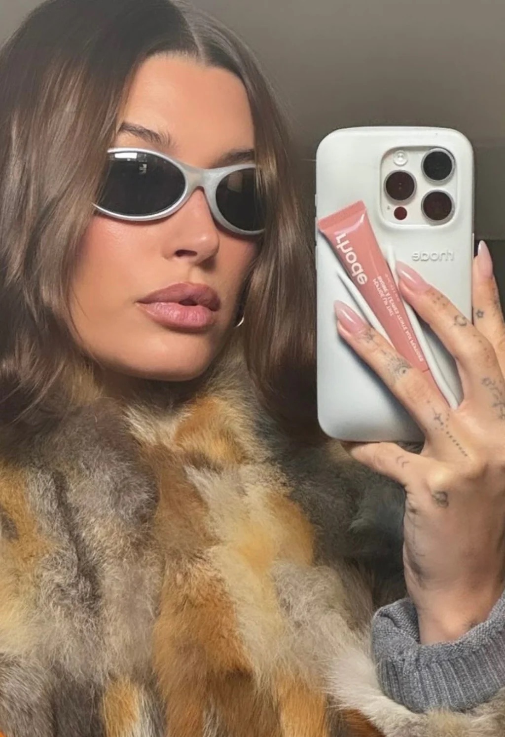 Hailey ヘイリー Kendou 同じスタイルのリップケース リップグロス ポータブル iPhone ケース